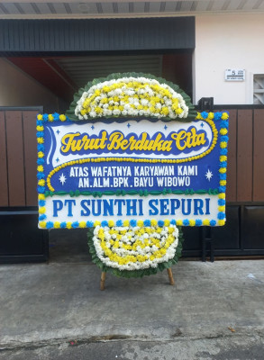 Papan Bunga Duka di Bambu Apus