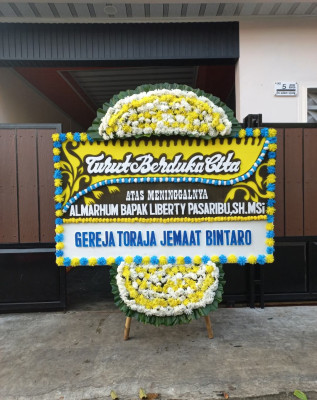 Papan Bunga Duka di Bambu Apus
