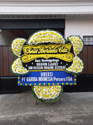 Papan Bunga Duka di Bambu Apus