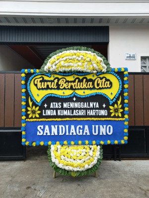 Papan Bunga Duka di Bambu Apus