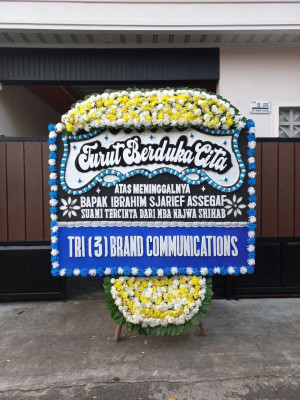 Papan Bunga Duka di Bambu Apus